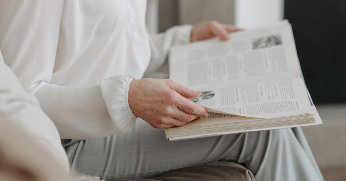 Self-Publishing vs Traditional Publishing: Pros and Cons